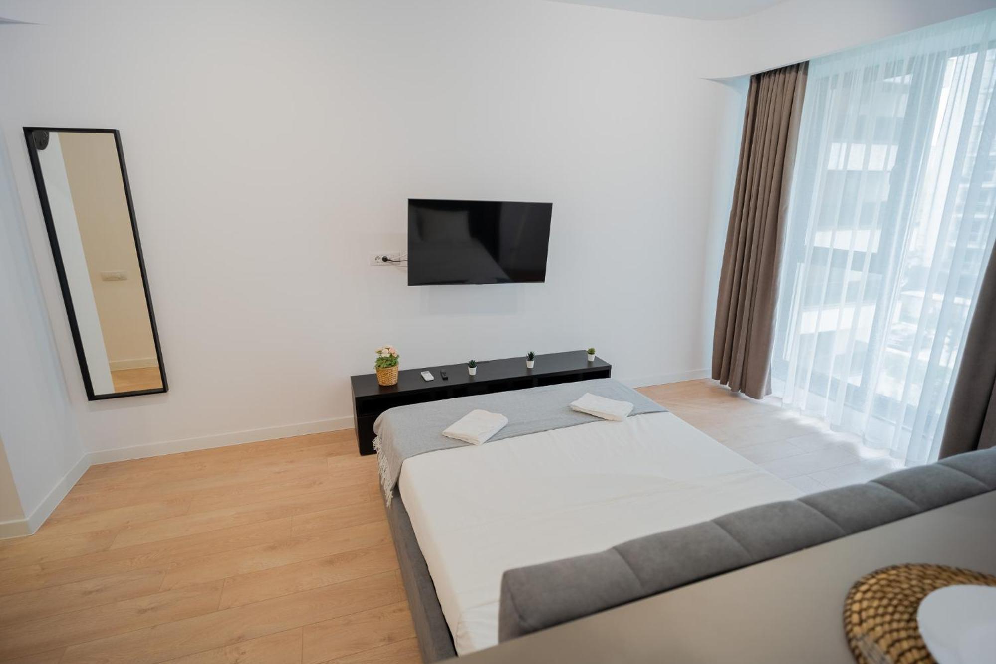 Amazing View Apartments - Iuliu Maniu & Politehnica Park Boekarest Buitenkant foto